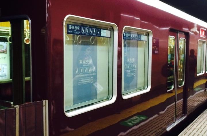 あずき色の阪急電車♪