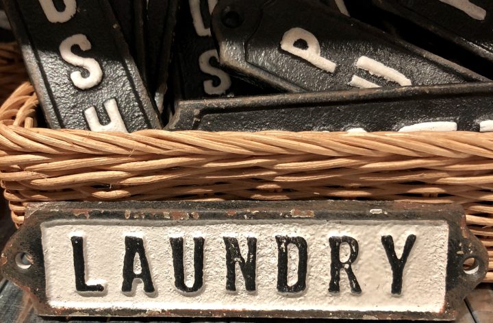 「LAUNDRY」ネームプレート