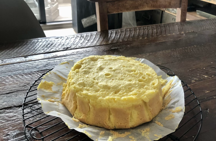 朝からサツマイモケーキ