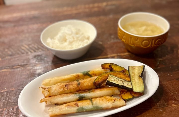 今夜はシソ梅春巻き🍳