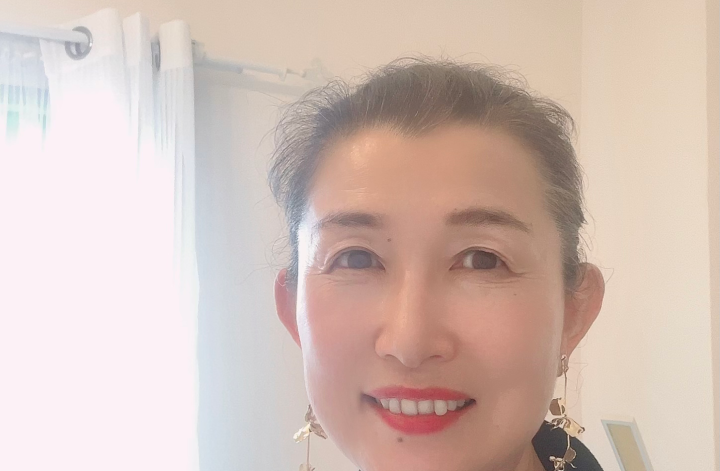 小さな箱から出る